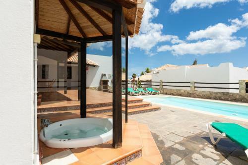 Villa Lobos Con Piscina Privada Y Jacuzzi