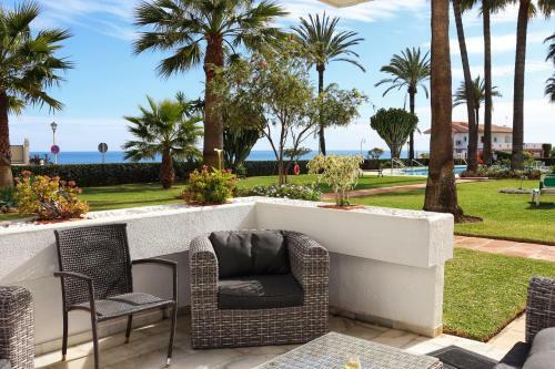 Lets In The Sun Los Flamingos Apartment