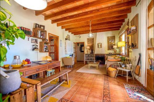 Son Macia Villa Sleeps 6 With Pool And Air Con