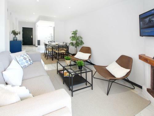 Appealing Holiday Home In Las Lagunas de Mijas With Pool