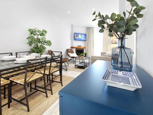 Appealing Holiday Home In Las Lagunas de Mijas With Pool