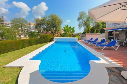 Calla de Mijas Villa Sleeps 10 With Pool Air Con And Wifi