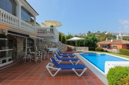 Calla de Mijas Villa Sleeps 10 With Pool Air Con And Wifi