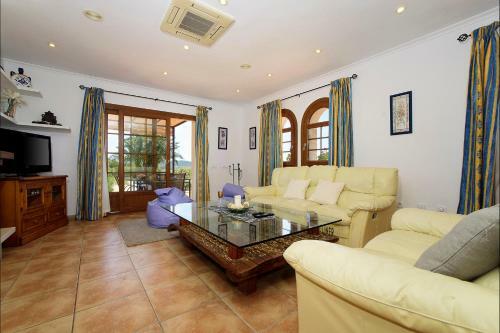 Son Macia Villa Sleeps 6 Pool Air Con Wifi