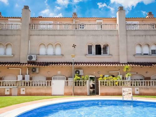 Lovely Holiday Home In Fr�ncas With Jacuzzi