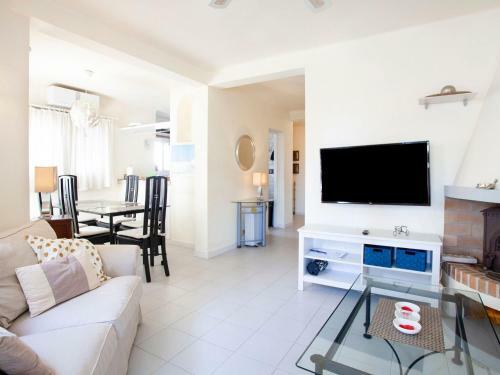 Elegant Holiday Home In Cala D'or With Swimming Pool