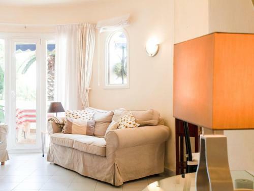 Elegant Holiday Home In Cala D'or With Swimming Pool