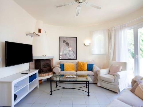 Elegant Holiday Home In Cala D'or With Swimming Pool