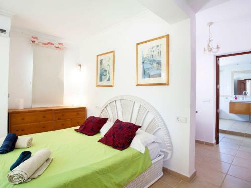 Elegant Holiday Home In Cala D'or With Swimming Pool