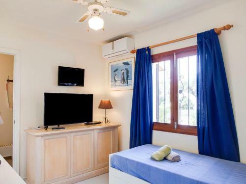 Elegant Holiday Home In Cala D'or With Swimming Pool