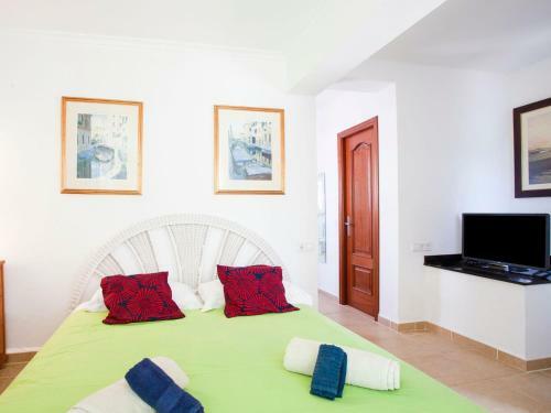 Elegant Holiday Home In Cala D'or With Swimming Pool