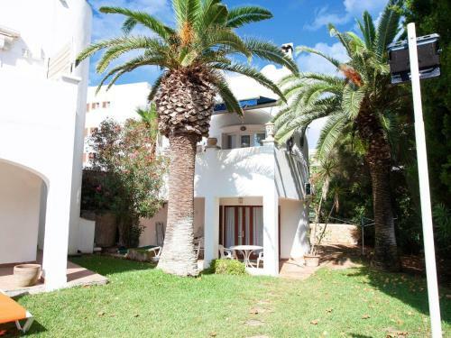 Elegant Holiday Home In Cala D'or With Swimming Pool