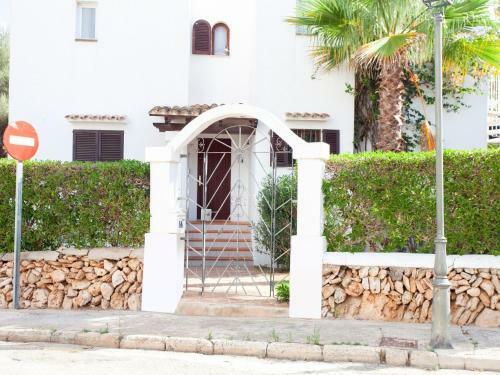 Elegant Holiday Home In Cala D'or With Swimming Pool