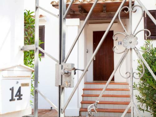 Elegant Holiday Home In Cala D'or With Swimming Pool