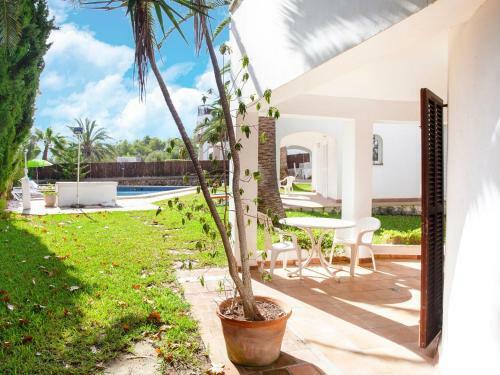 Elegant Holiday Home In Cala D'or With Swimming Pool