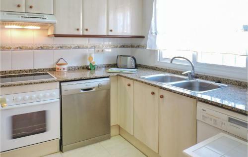 Three-bedroom Holiday Home In Mont-roig Del Camp