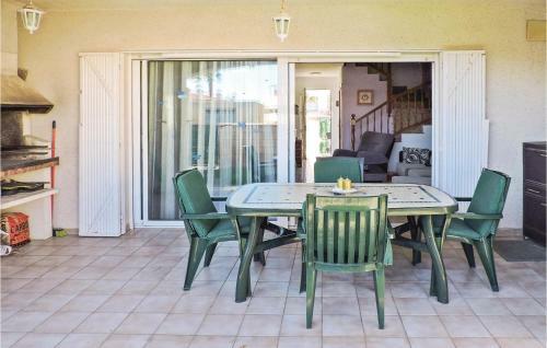 Three-bedroom Holiday Home In Mont-roig Del Camp