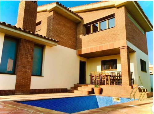 Villa Singular En Miami Playa Con Piscina Privada