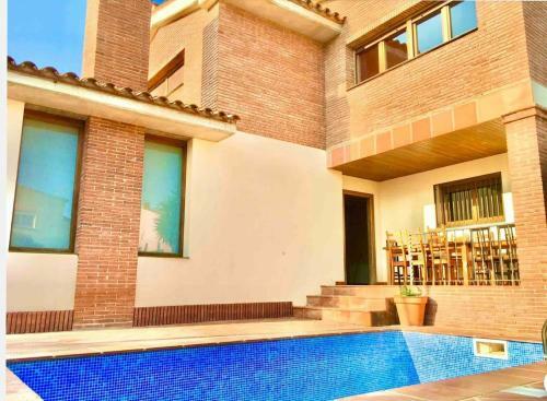 Villa Singular En Miami Playa Con Piscina Privada