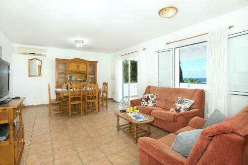 San Jaime Mediterraneo Villa Sleeps 6 With Pool