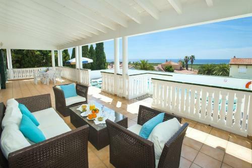 San Jaime Mediterraneo Villa Sleeps 6 With Pool