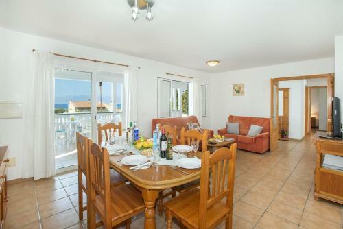 San Jaime Mediterraneo Villa Sleeps 6 With Pool