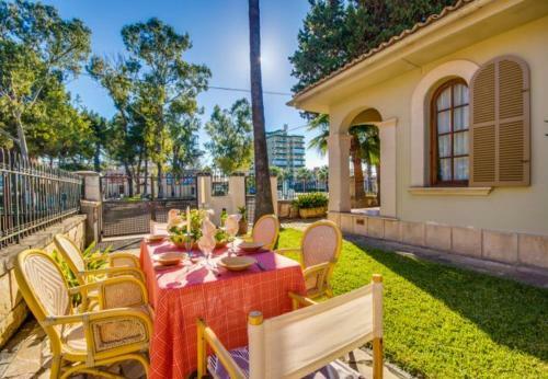 Playa de Muro Holiday Home Sleeps 6 With Air Con