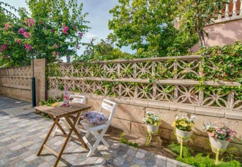 Playa de Muro Holiday Home Sleeps 6 With Air Con