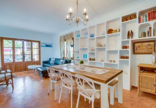 Playa de Muro Holiday Home Sleeps 6 With Air Con