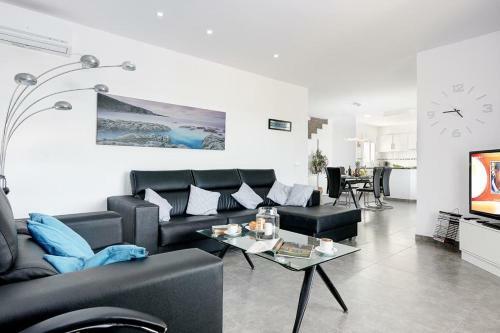Binibequer Vell Villa Sleeps 6 With Pool Air Con And Wifi