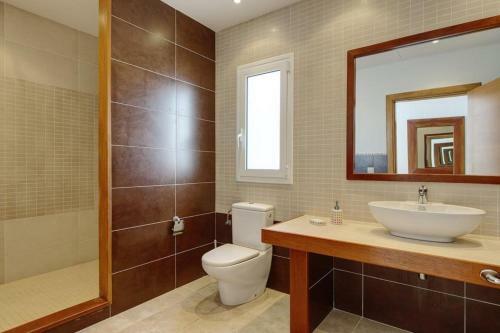 Binibequer Vell Villa Sleeps 6 With Pool Air Con And Wifi