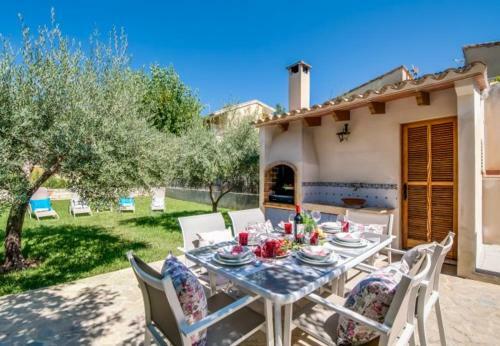 Playa de Muro Villa Sleeps 8 With Air Con