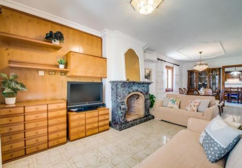 Playa de Muro Villa Sleeps 8 With Air Con