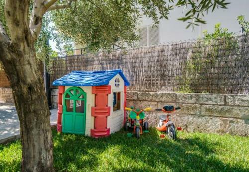 Playa de Muro Villa Sleeps 8 With Air Con