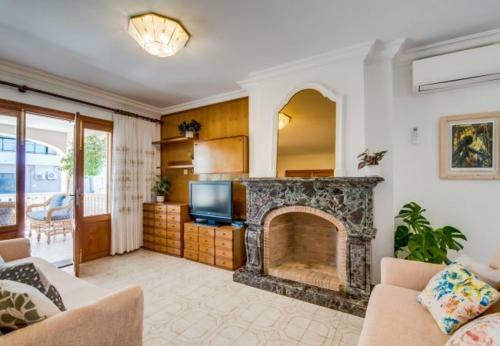 Playa de Muro Villa Sleeps 8 With Air Con