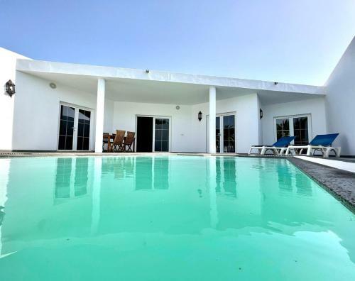 Villa Con Piscina Privada Y Terraza En Lanzarote