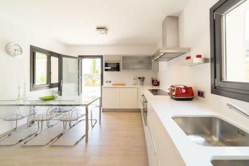 Sant Vicent de Sa Cala Villa Sleeps 8 Pool Air Con