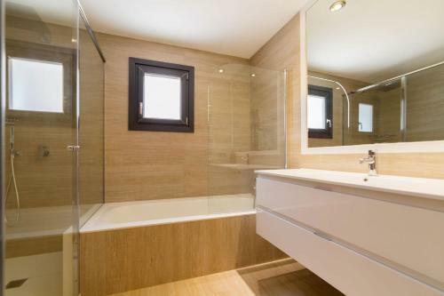 Sant Vicent de Sa Cala Villa Sleeps 8 Pool Air Con