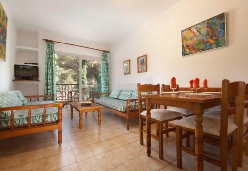 Sant Vicent de Sa Cala Apartment Sleeps 4 With Pool And Wifi