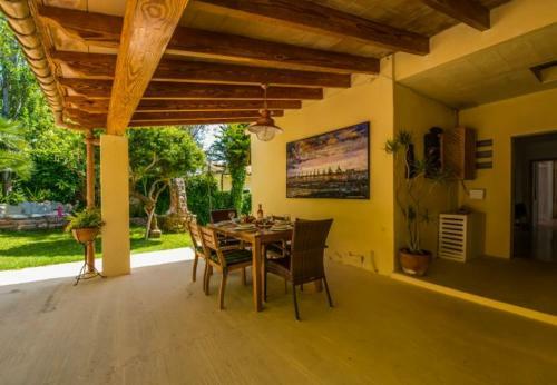 Sant Vicent de Sa Cala Holiday Home Sleeps 6 With Wifi