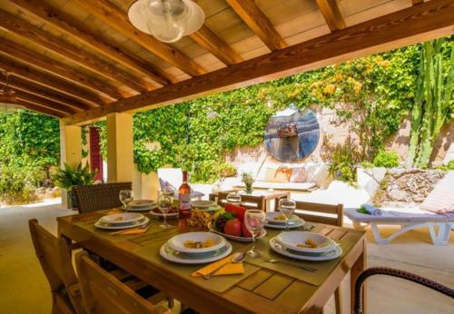 Sant Vicent de Sa Cala Holiday Home Sleeps 6 With Wifi