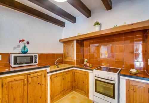 Sant Vicent de Sa Cala Apartment Sleeps 6 With Air Con
