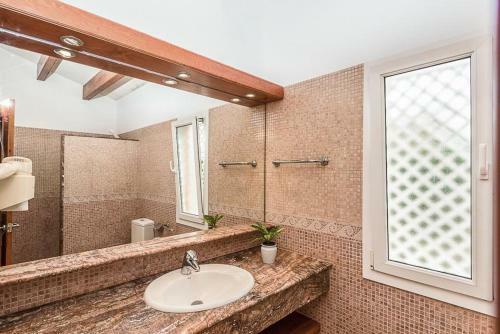 Cap D'artrutx Villa Sleeps 6 With Pool Air Con And Wifi