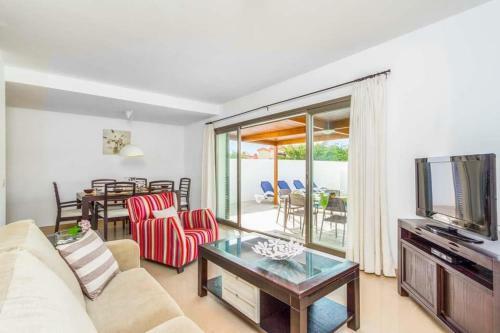 Cala En Bosch Villa Sleeps 8 With Pool Air Con And Wifi