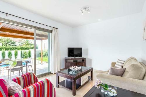 Cala En Bosch Villa Sleeps 8 With Pool Air Con And Wifi