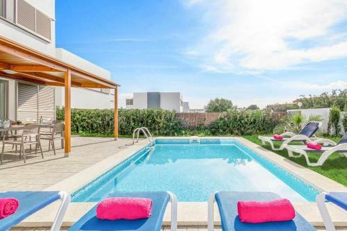 Cala En Bosch Villa Sleeps 8 With Pool Air Con And Wifi
