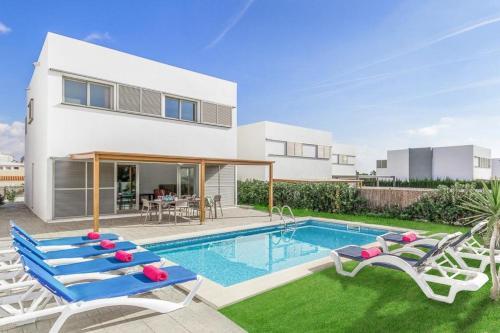 Cala En Bosch Villa Sleeps 8 With Pool Air Con And Wifi