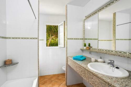 Jero 3 Bedroom Villa, Calan Bosch