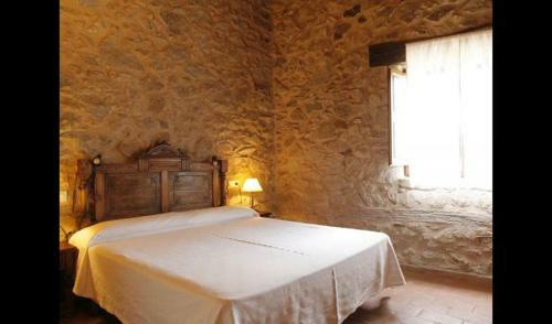 Macanet de Cabrenys Villa Sleeps 4 With Pool