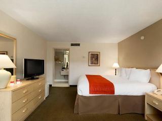 Ramada Gateway Hotel And Inn
